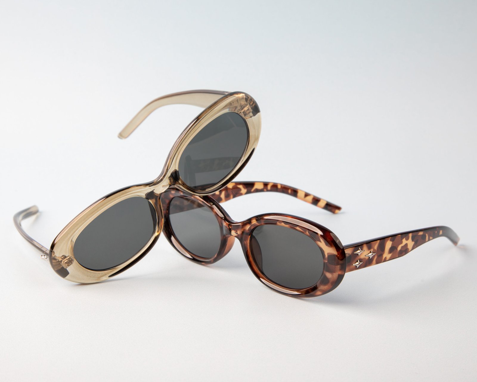 IMG_0817-scaled-1.jpeg Three Star Oval - Image 1