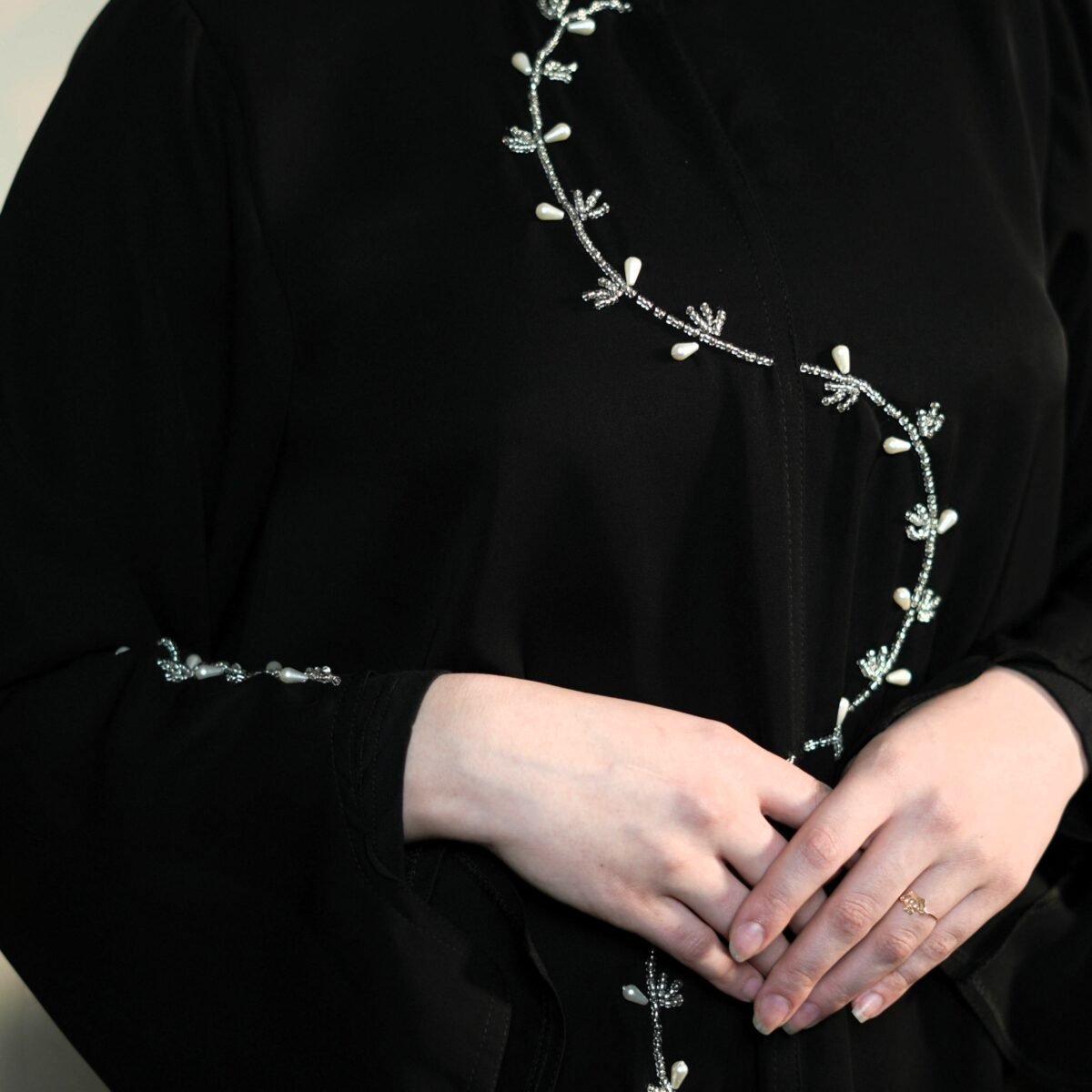 Pearl Vine Detail Abaya - Image 2