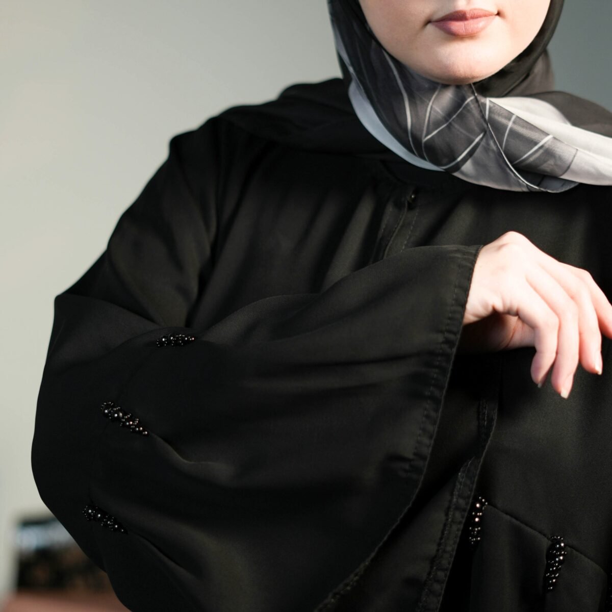 Beaded Sleeve Detail Abaya - Image 3