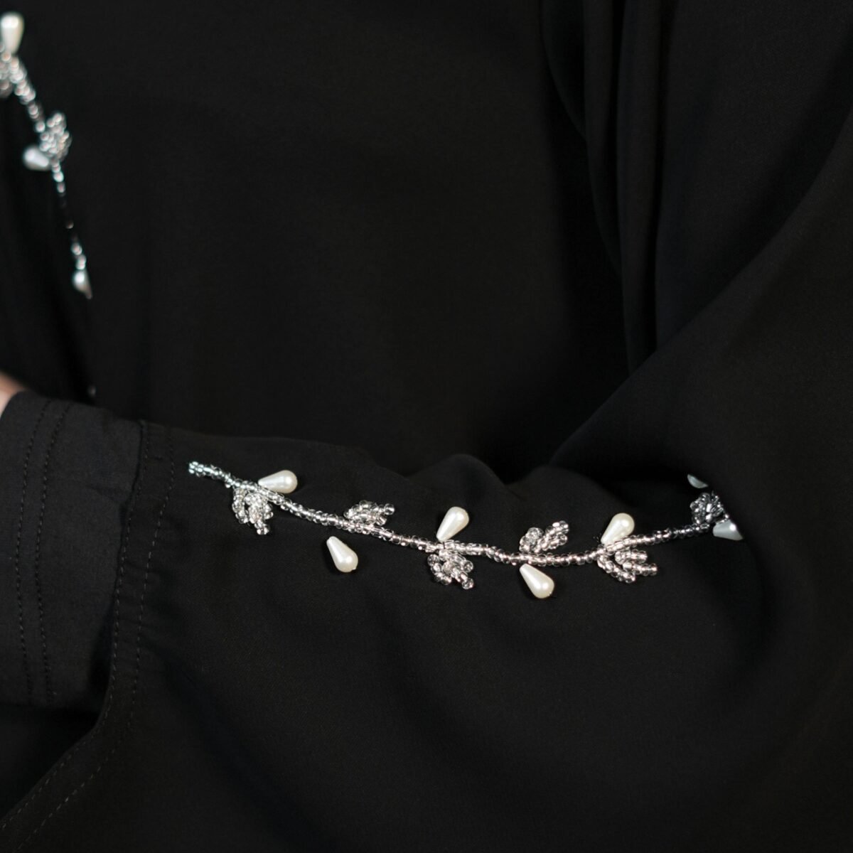 Pearl Vine Detail Abaya - Image 3