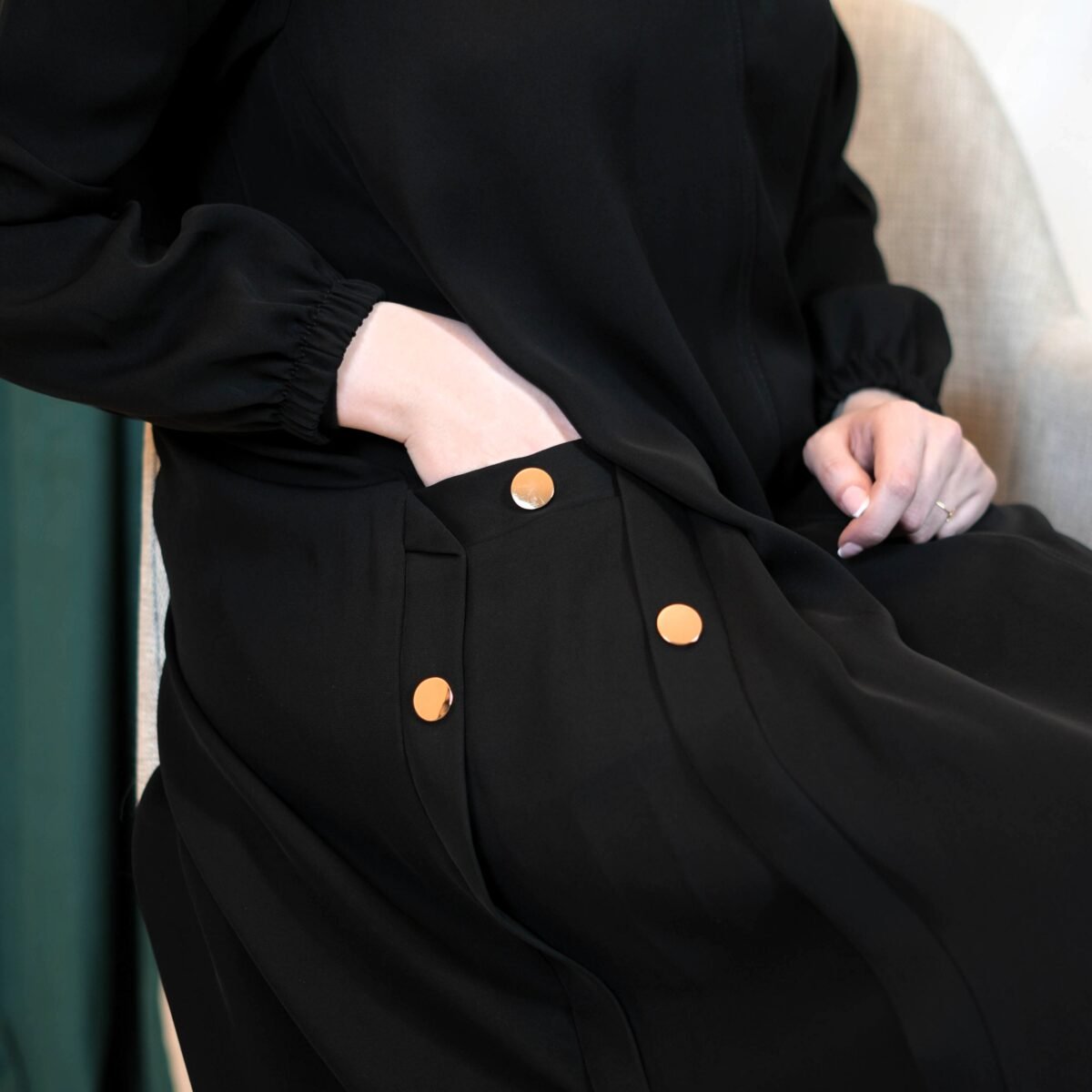 Minimal Button Accent Abaya - Image 2