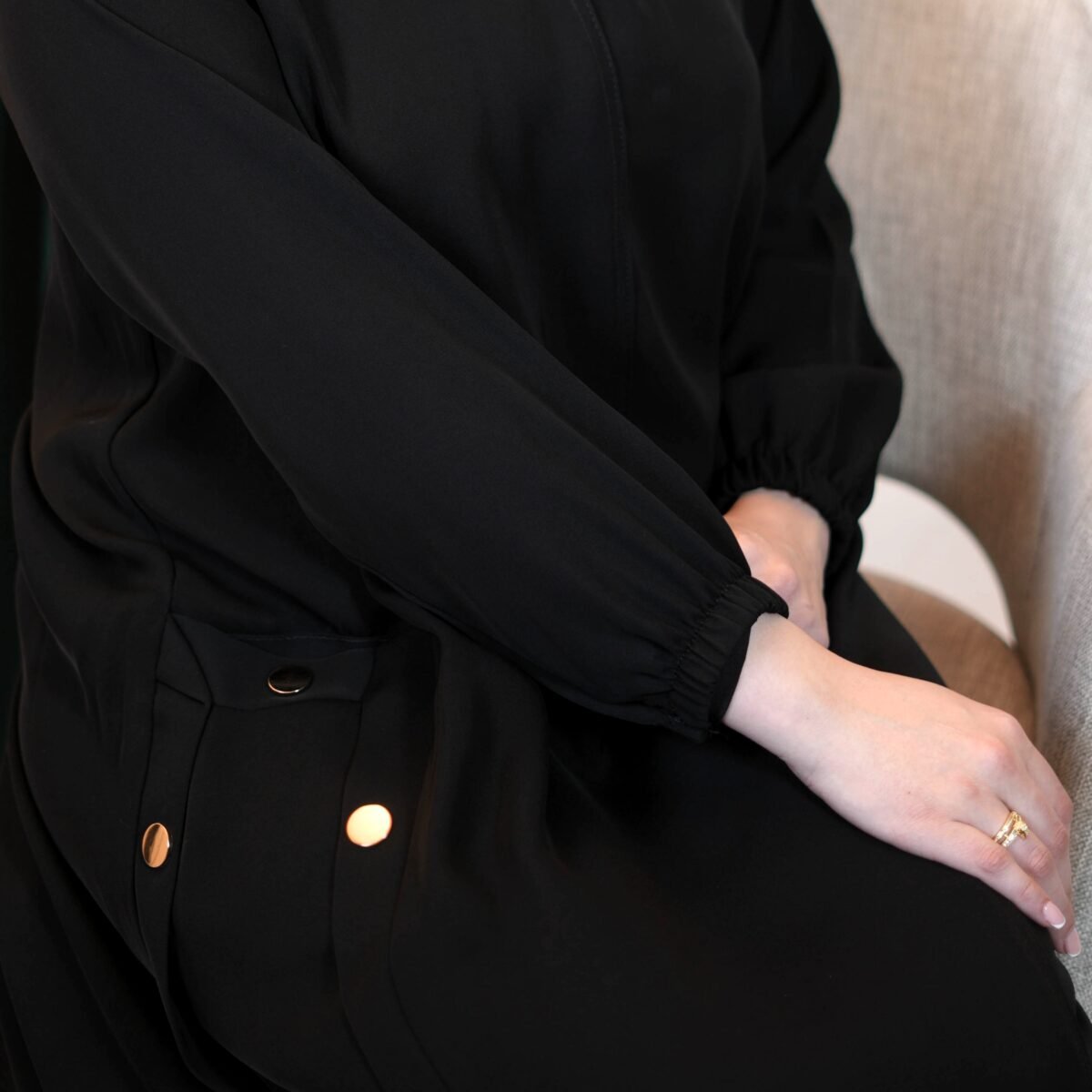 Minimal Button Accent Abaya - Image 3
